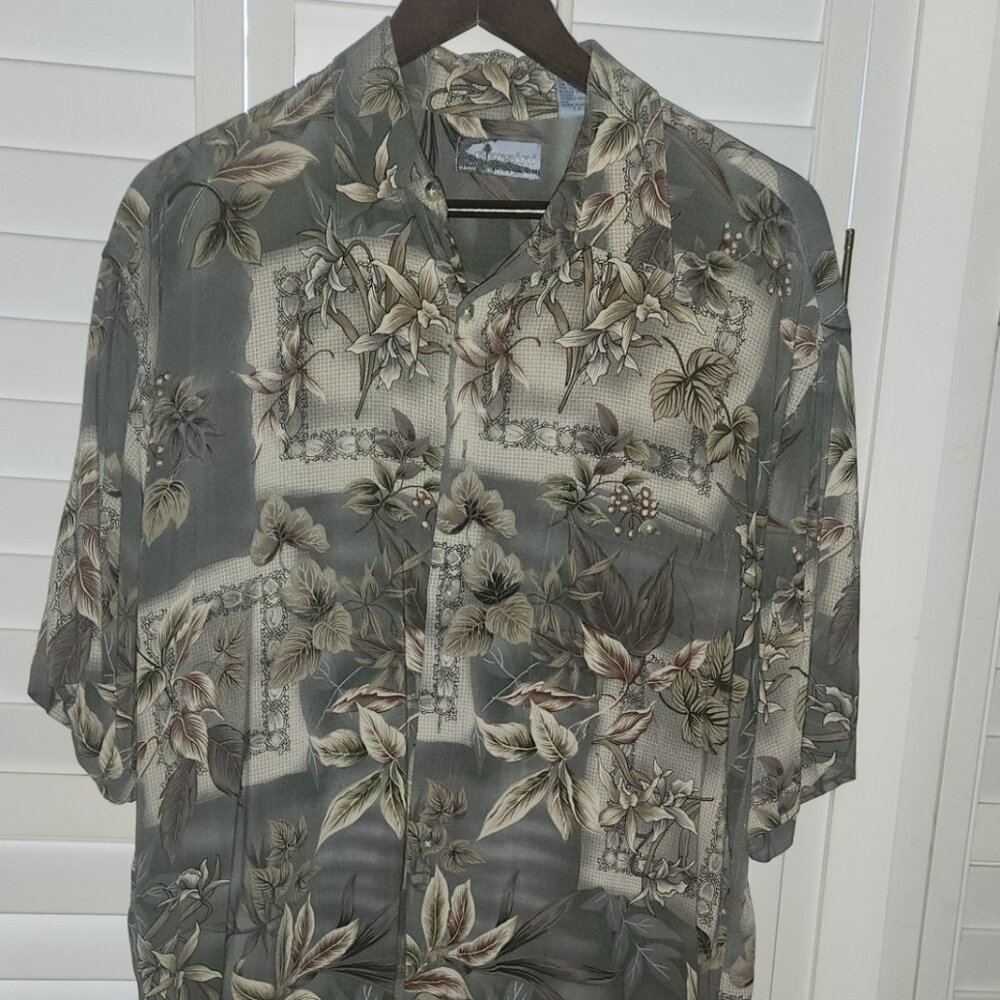 CORSINI BUTTON DOWN SHORT SLEEVE FLOWER /LEAF PRINT SIZE L